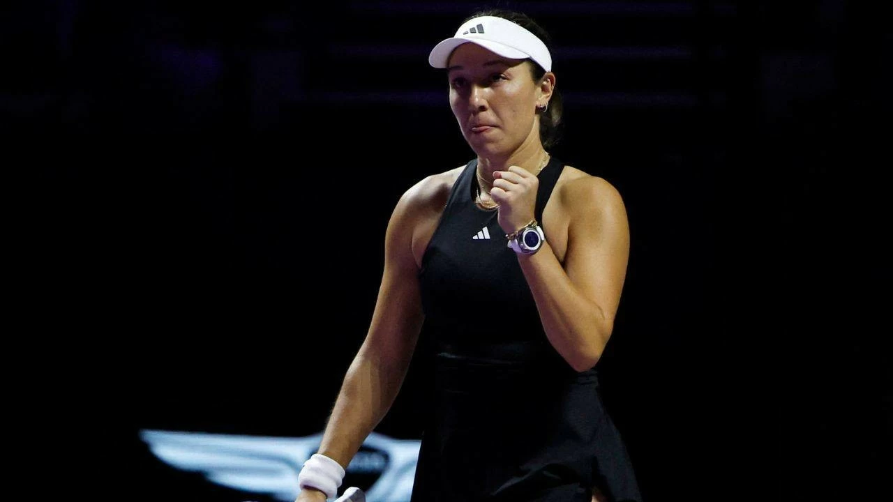 Jessica Pegula defeats Coco Gauff in WTA Finals.