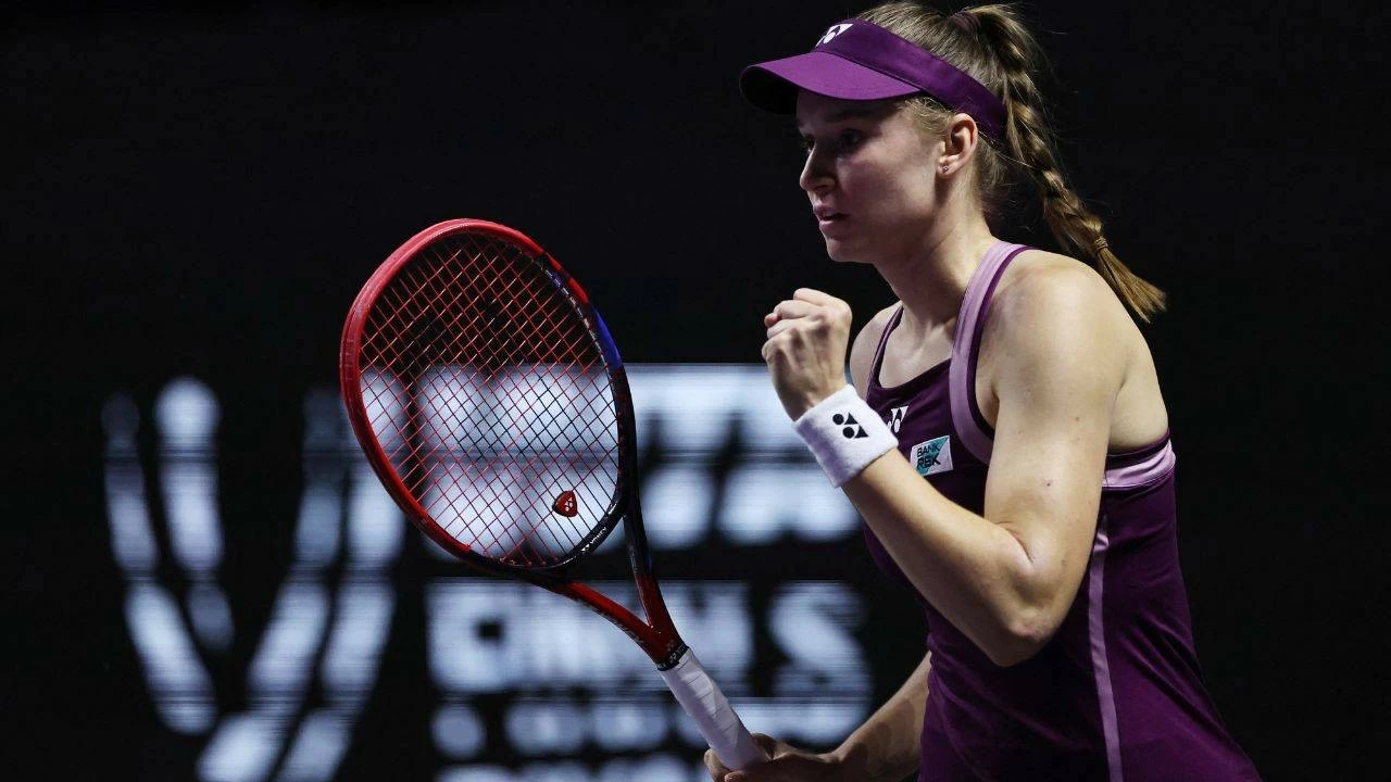 Elena Rybakina beats Iga Swiatek in WTA Finals.