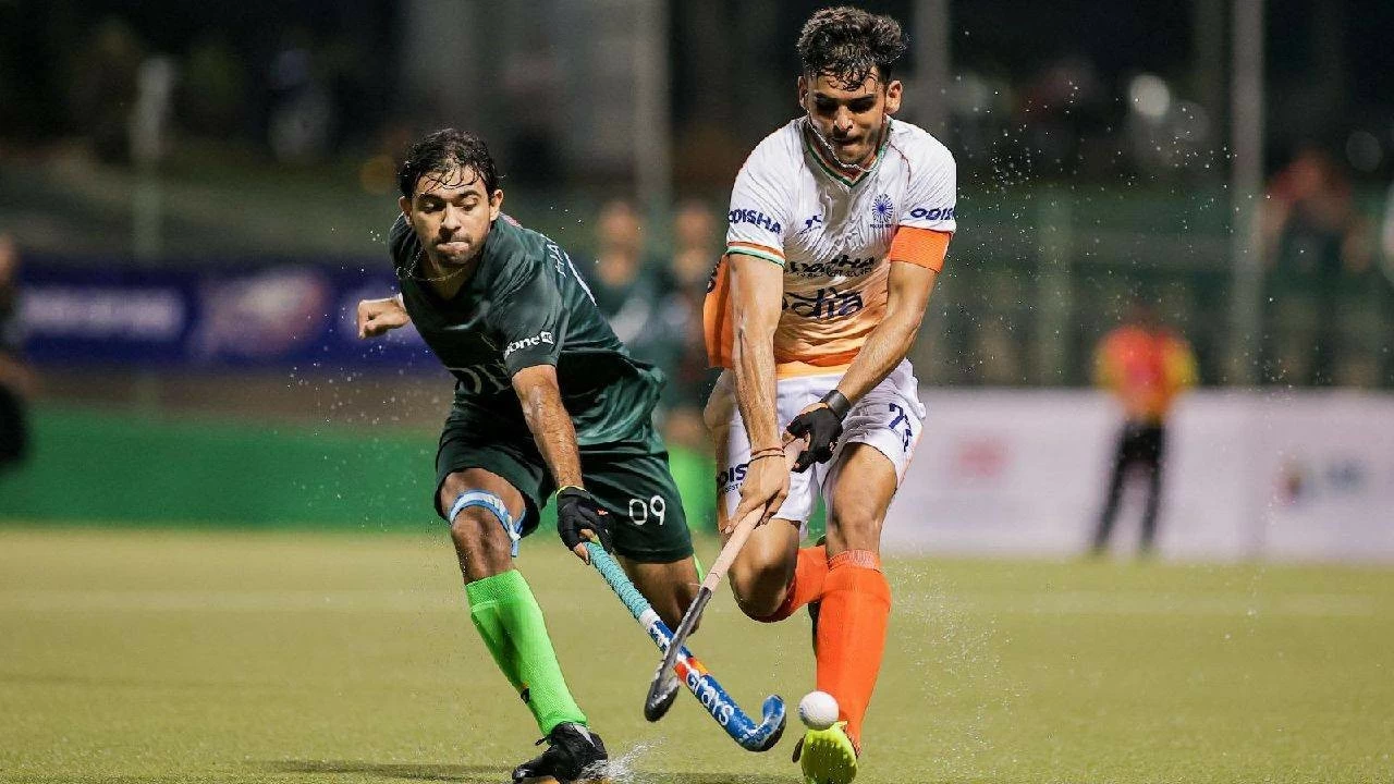 India and Pakistan players shook hands in Sultan of Johor Cup