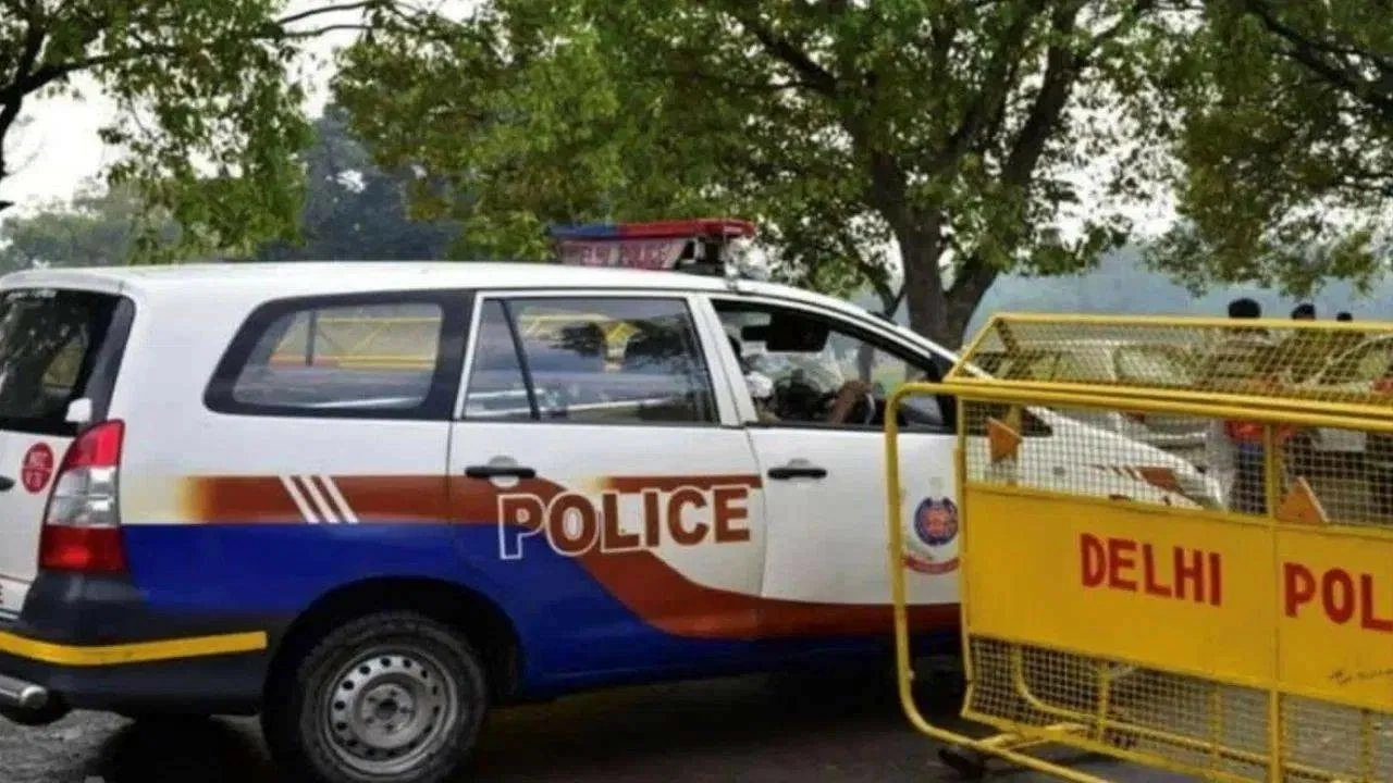 Police said the gang often operated from luxury hotels, using only laptops and mobile phones to carry out the fraud. 