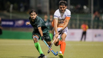 India and Pakistan players shook hands in Sultan of Johor Cup