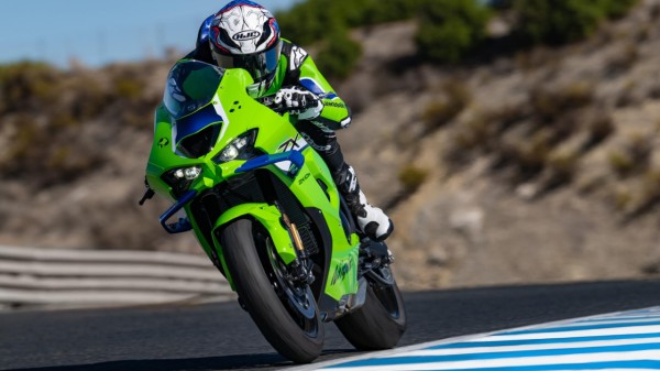 2026 Kawasaki ZX- in racetrack