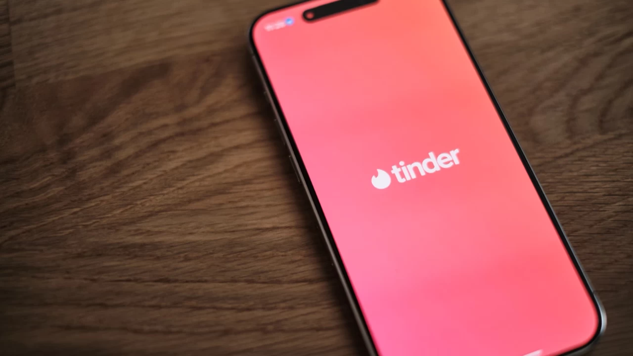 Tinder faces a challenging market with reduced user spending and waning interest in online dating.