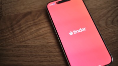 Tinder faces a challenging market with reduced user spending and waning interest in online dating.