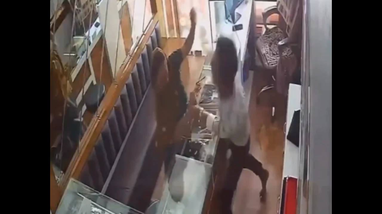 On November 3, a woman came to a jewellery shop in Ahmedabad&#039;s Ranip area and pretended to be a customer. (Photo credit: X) 