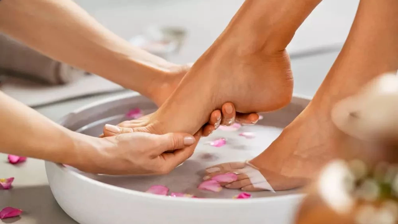 Discover effective home remedies for winter cracked heels

