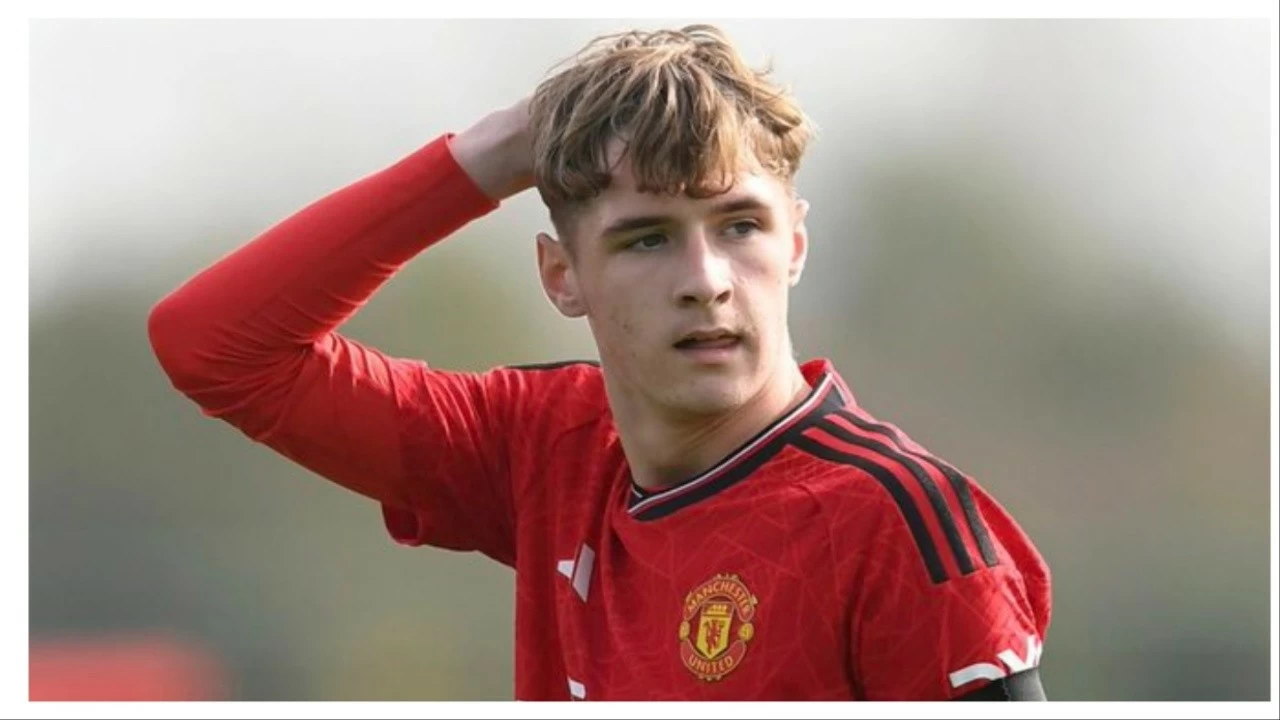 Jack Fletcher joins Manchester United squad for Tottenham match.