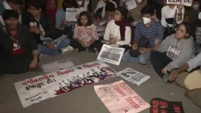 AAP backed the anti-pollution protest, with party leader Priyanka Kakkar accusing the BJP of denying the severity of the crisis. 