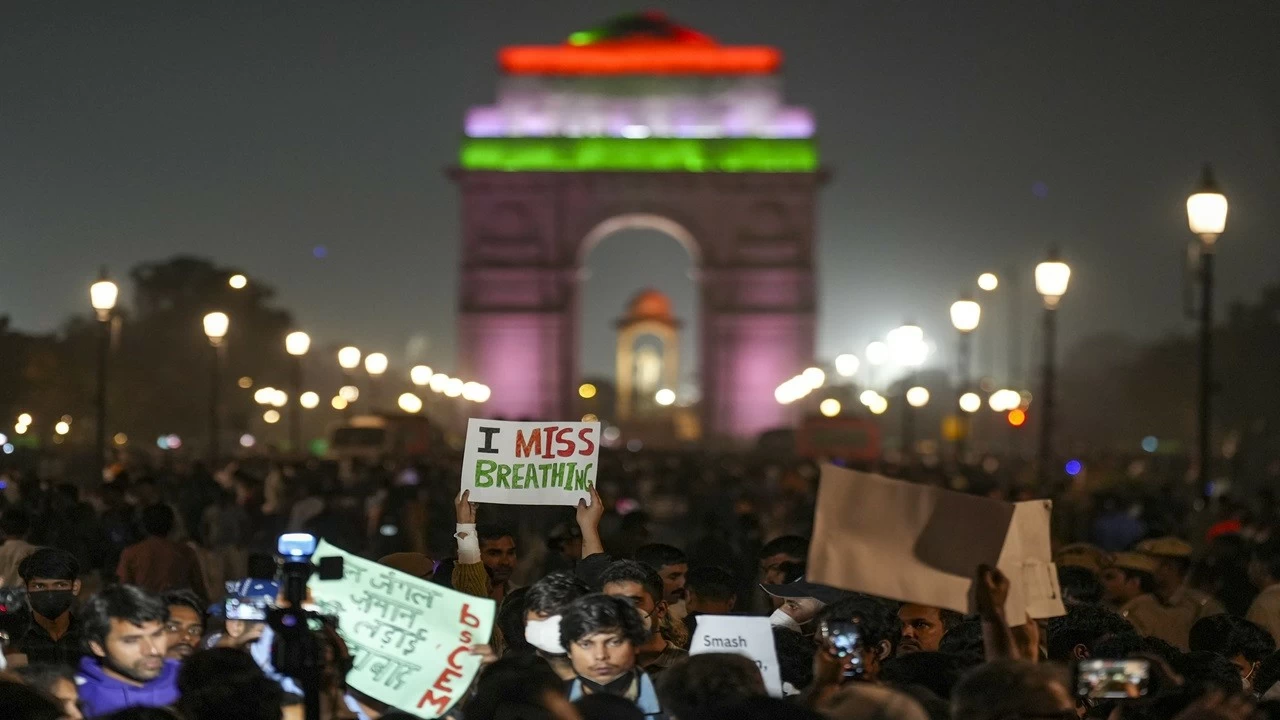 People hold placards as they protest against the worsening air quality in the national capital, at the India Gate, in New Delhi, Sunday, Nov. 9, 2025. (PTI Photo/Karma Bhutia)