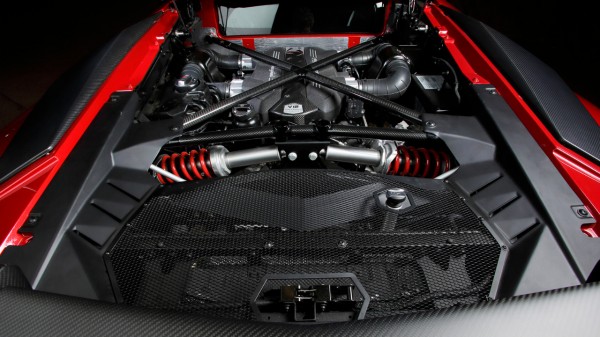 Lamborghini_Aventador_V12
