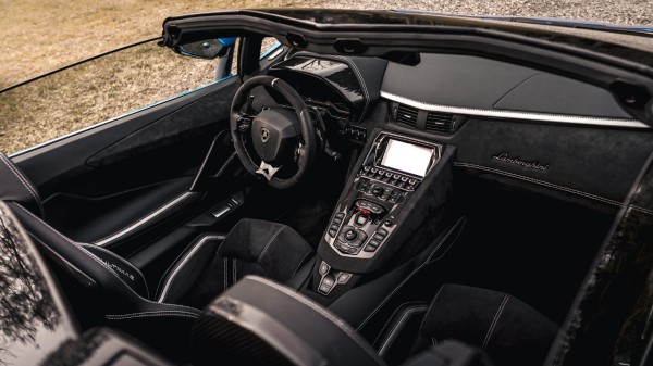 Lamborghini_Aventador_interior