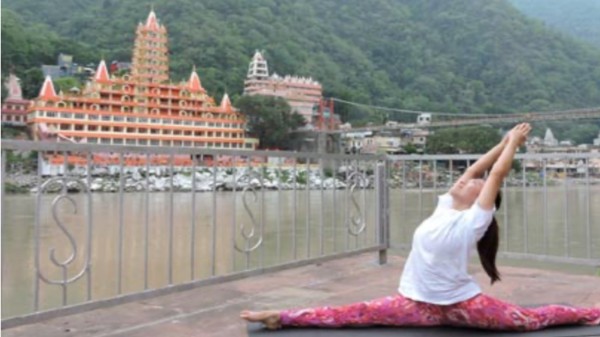Yoga_in_Rishikesh