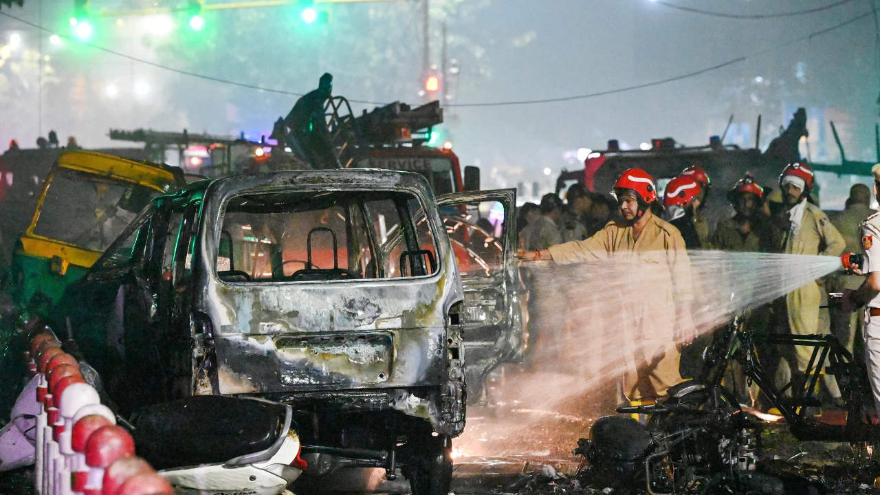Fire trucks and Delhi police at the spot after an high intensity blast stunned the national capital (Getty Images)