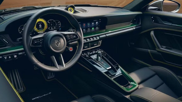 2025_Porsche_911_Turbo_S_interior