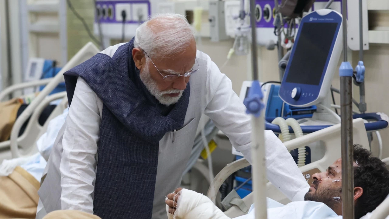 The blast took place at the Red Fort Metro Station on Monday evening and claimed the lives of 13 people and left over two dozen others injured. (Photo credit: TV9 Network)