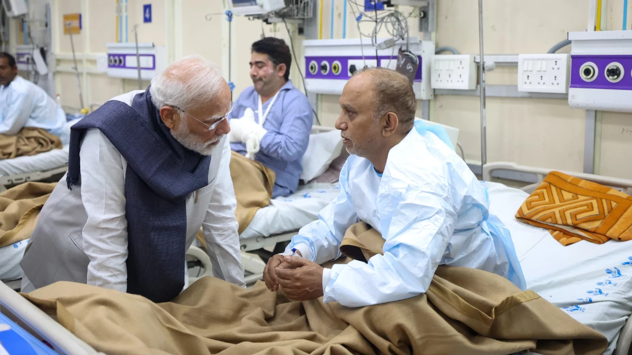 PM Modi spoke with the injured victims at the hospitals and took stock of the situation. (Photo credit: TV9 Network)