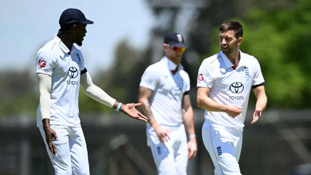 Injury scare for England ahead of first Ashes Test.
