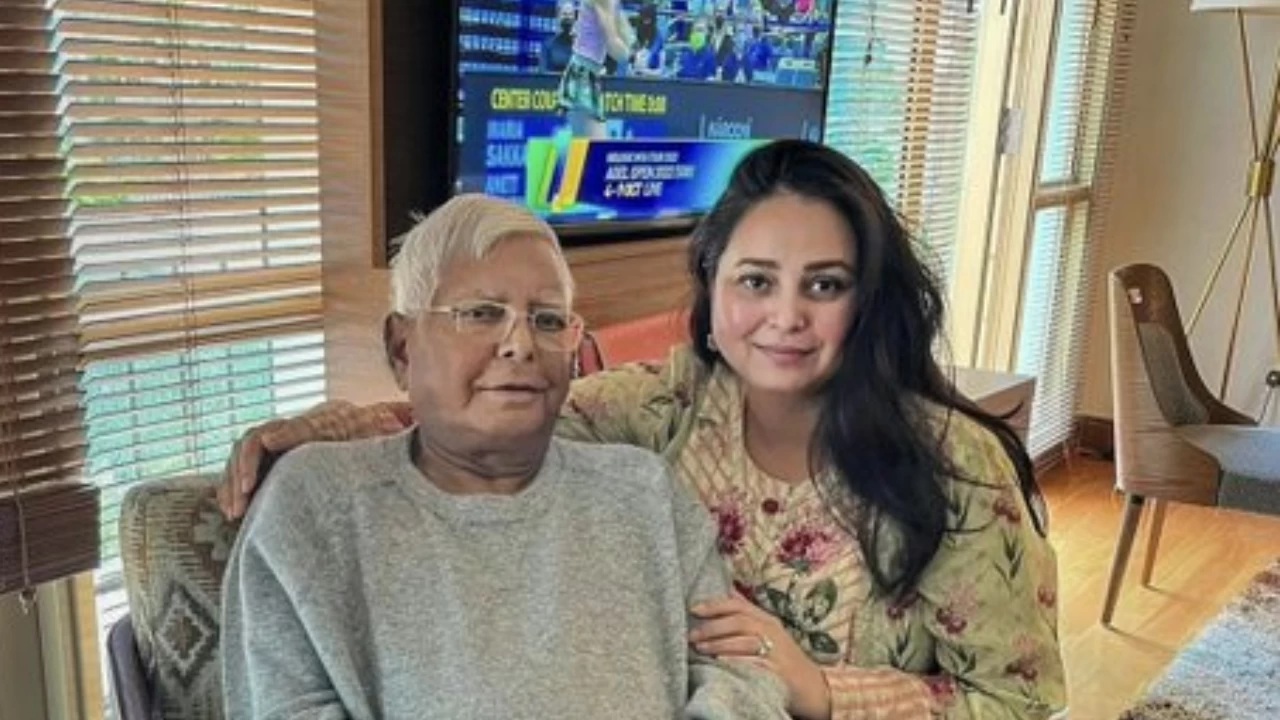 Three daughters of Lalu Prasad Yadav, Rajlakshmi, Ragini and Chanda, left Patna residence for Delhi with their children
