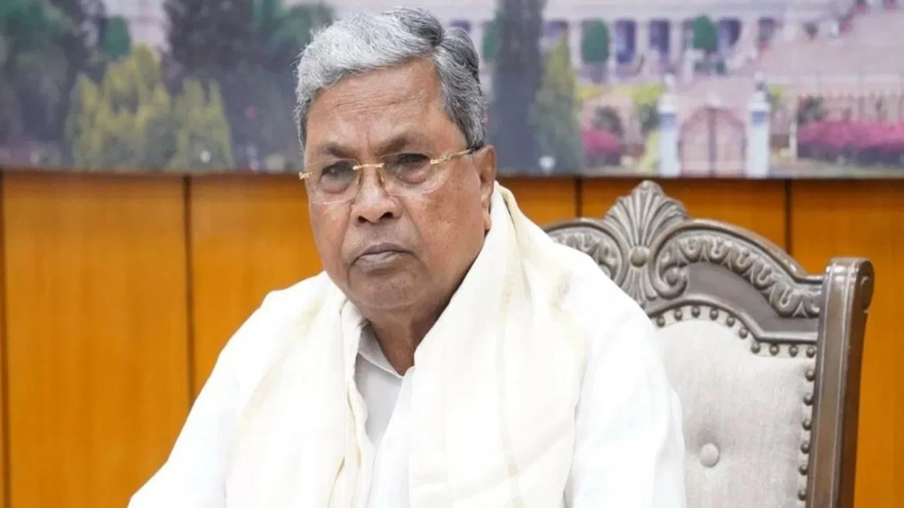 The state government is planning to hire 6 mechanical road-sweeping machines  at the cost of Rs 613.25 crore. (Photo: TV9 Network)