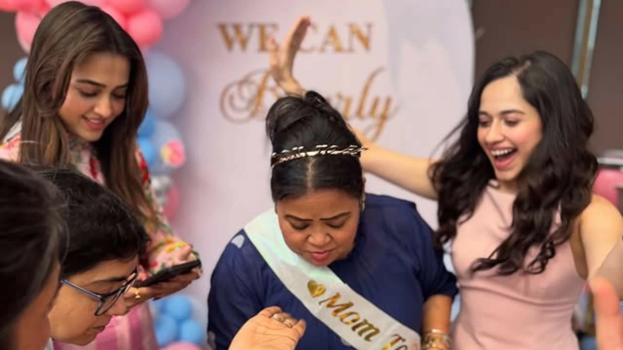 During the event, Bharti cut a beautiful cake with a card that humorously stated, "I vote for Girl."