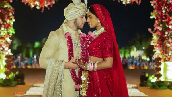 priyanka_chopra_red_lehenga