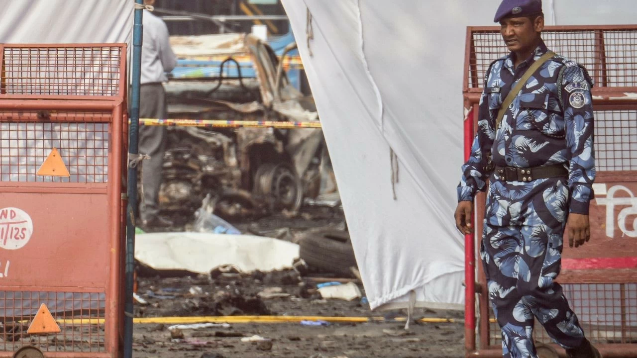 Investigators are also examining whether suicide bomber Umar attempted a "shoe bomb" detonation.