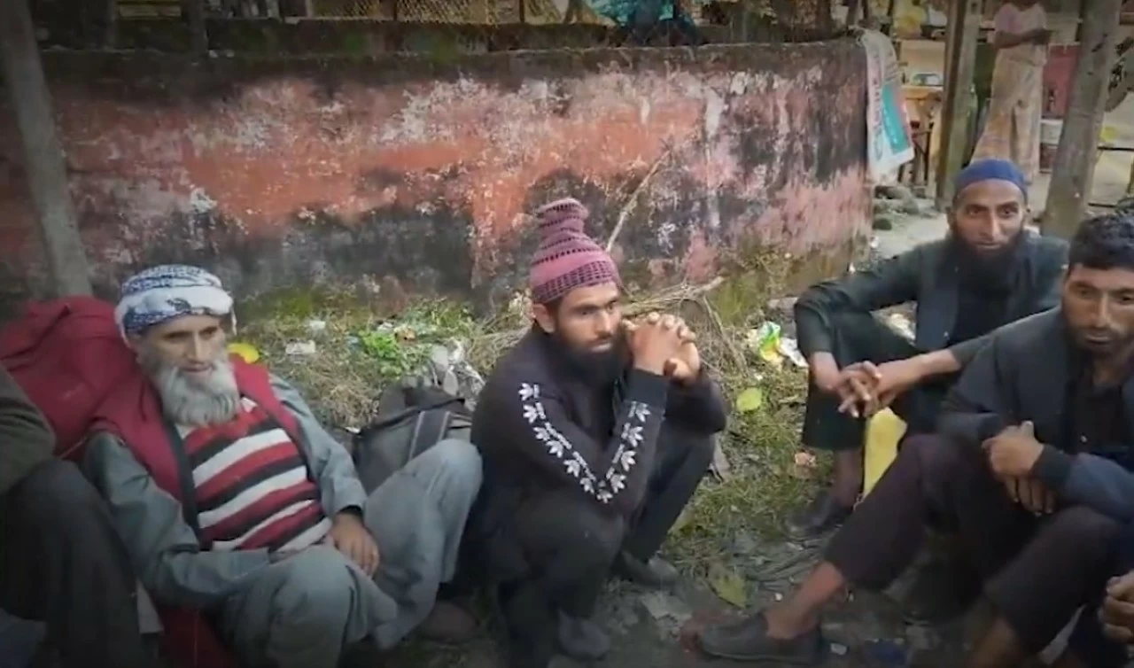 Forty-four skilled workers from Jammu and Kashmir faced detention in Assam&#039;s Tinsukia. (Screengrab)