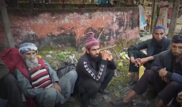 Forty-four skilled workers from Jammu and Kashmir faced detention in Assam's Tinsukia. (Screengrab)