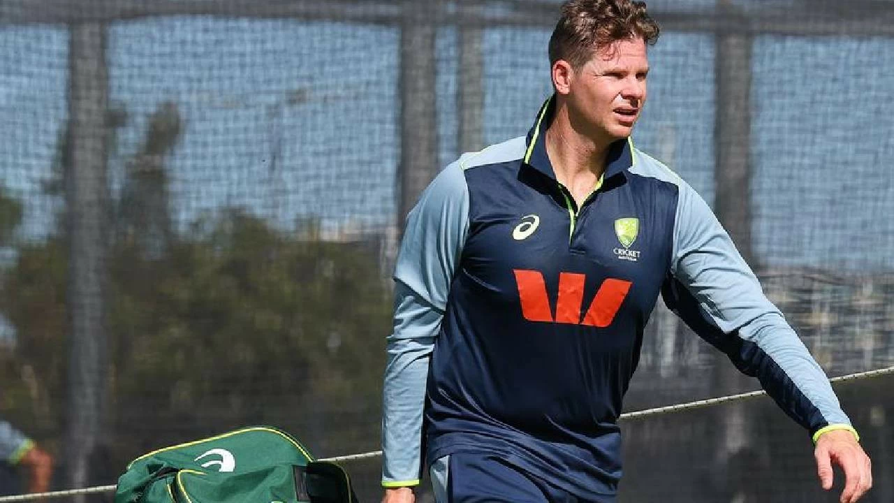 Steve Smith suffered an injury scare in nets ahead of Ashes opener.