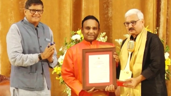 The felicitation ceremony took place at the One World, One Family World Cultural Festival organised at Satya Sai Gram in Chikkaballapur, Karnataka. (Photo credit: TV9 Hindi)