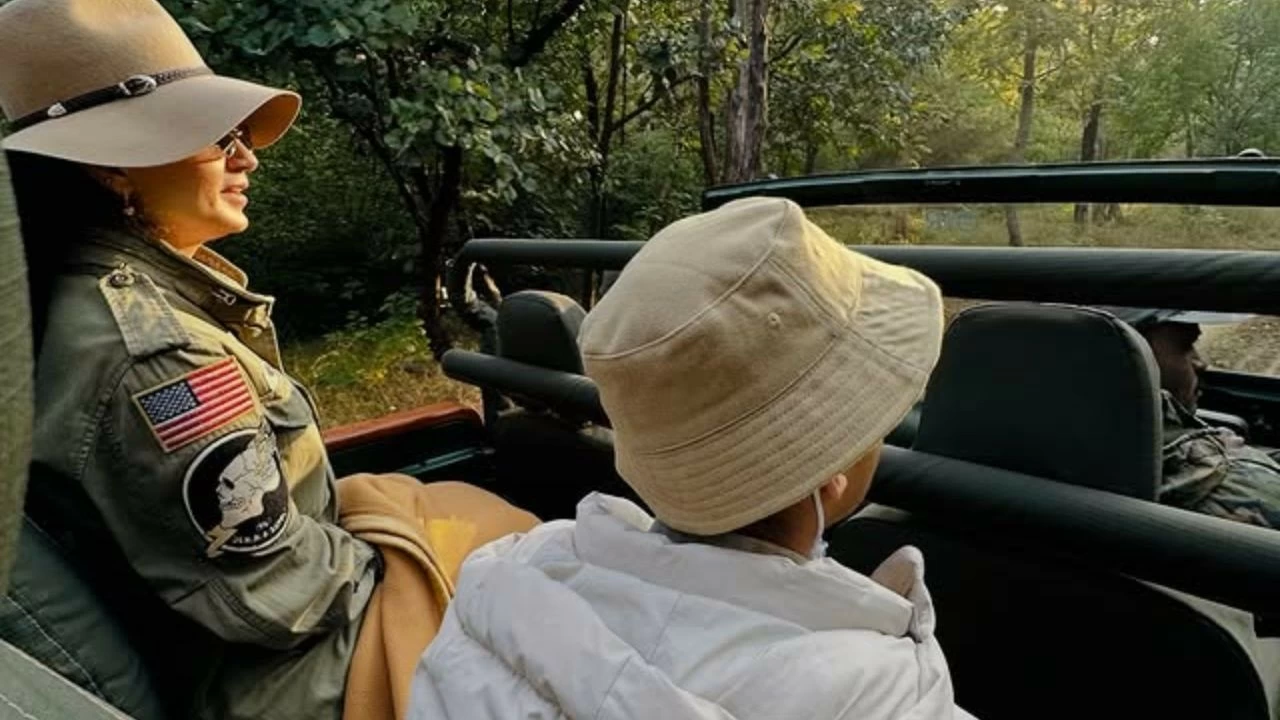 Kangana accompanied her nephew, Prithivi, on her trip to Gir National Park as well as the Dwarkadhis temple.