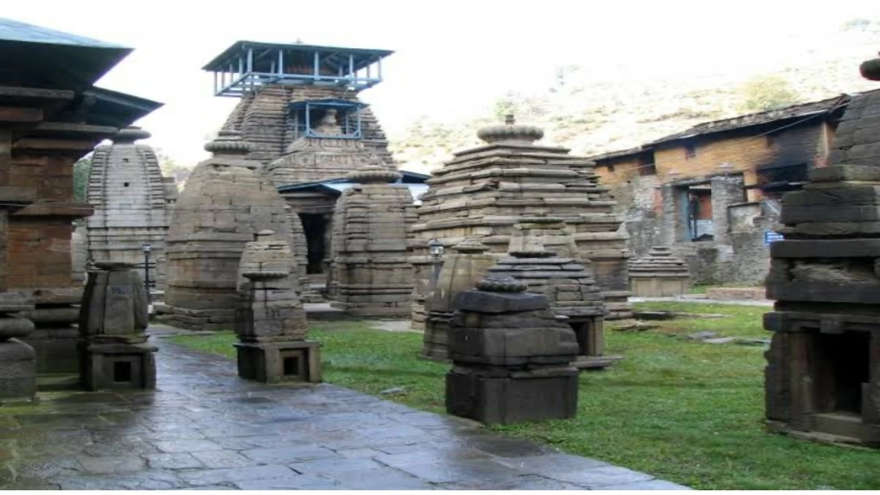At Jageshwar Dham in Almora, a family dispute over the paternity of a newborn shocked the devotees present there