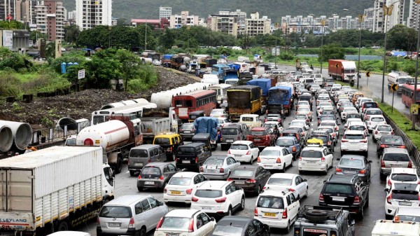 Traffic restrictions are in place for 1 year on the Sion-Panvel Highway owing to construction of an underground tunnel 