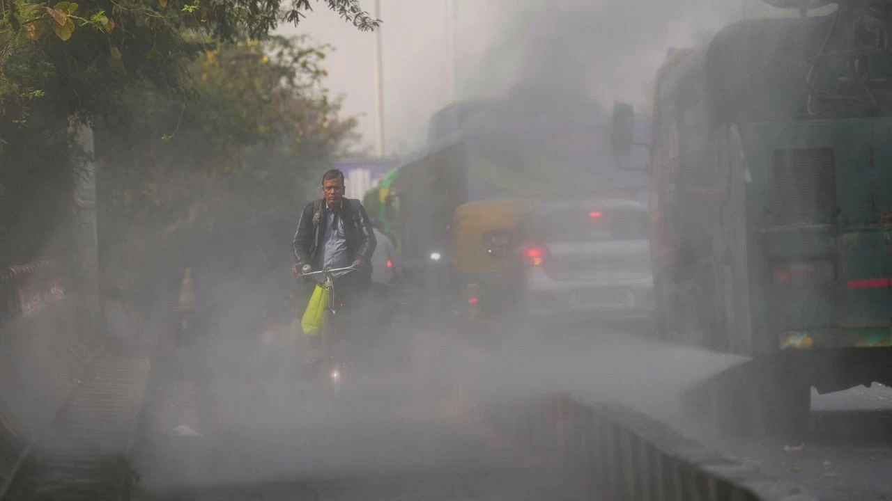 At ITO, the AQI stood at 370, while Noida&#039;s Sector 125 recorded a &#039;severe&#039; AQI of 434