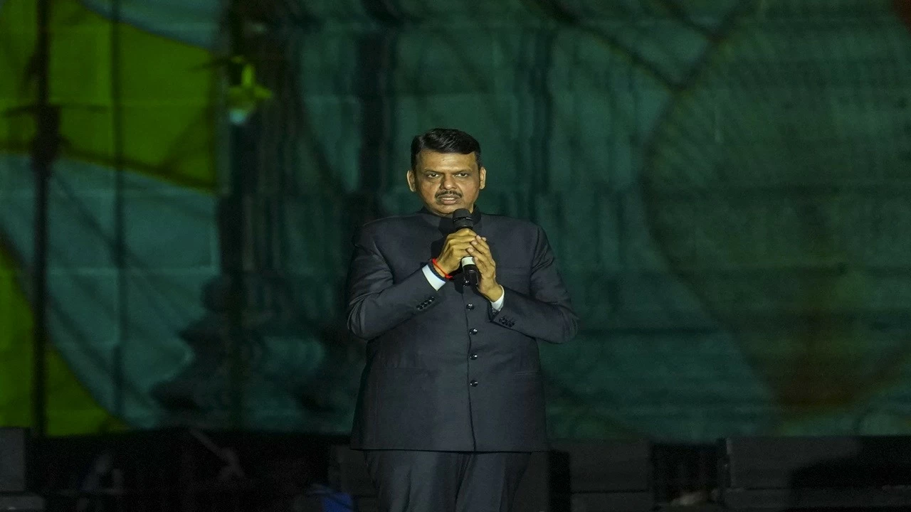 Maharashtra Chief Minister Devendra Fadnavis addresses the gathering during the Walk of Honour at the Global Peace Honours 2025, organised by Divyaj Foundation at the Gateway of India in Mumbai on Saturday.