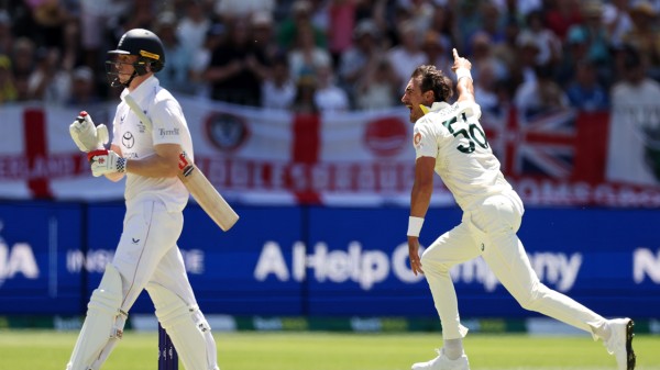 Mitchell Starc dismissed Zak Crawley on ducks in both innings of the 1st Ashes Test.