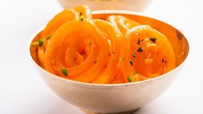 Make crispy, juicy aloo ki jalebi at home