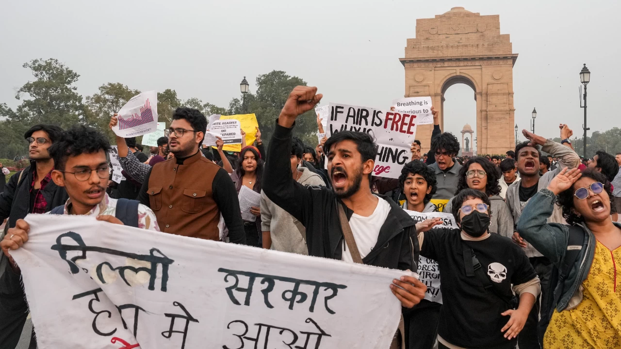 People raise slogans during a protest against worsening air quality in the national capital, at the India Gate, in New Delhi. (Photo credit: PTI)