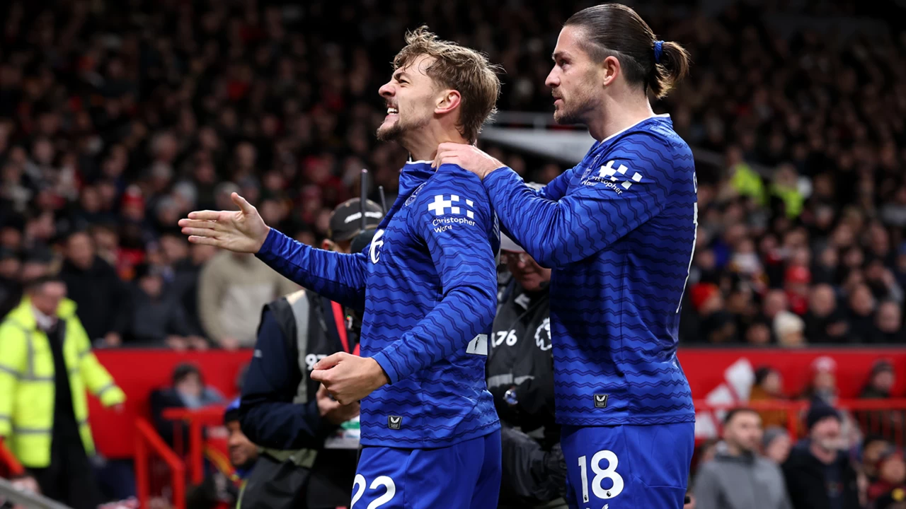 Everton beat Manchester 1-0 in the Premier League.