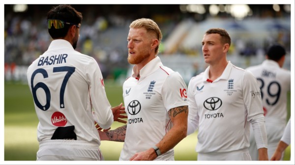England's captain Ben Stokes, second left, shakes hands with teammate Shoaib Bashir in Perth on Nov. 22.)
