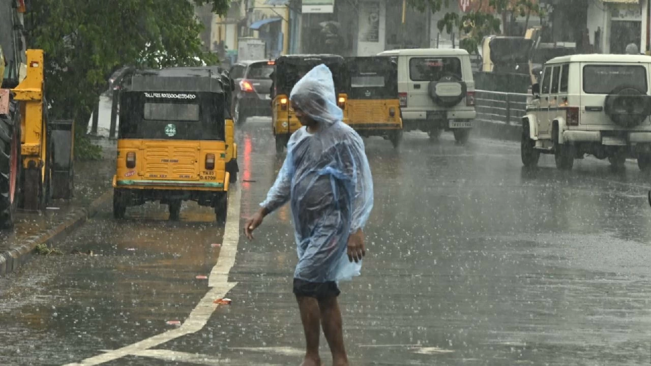 The IMD has forecast heavy rains today in Kanyakumari, Tirunelveli (Nellai), Thoothukudi, and Ramanathapuram districts due to this system&#039;s influence.