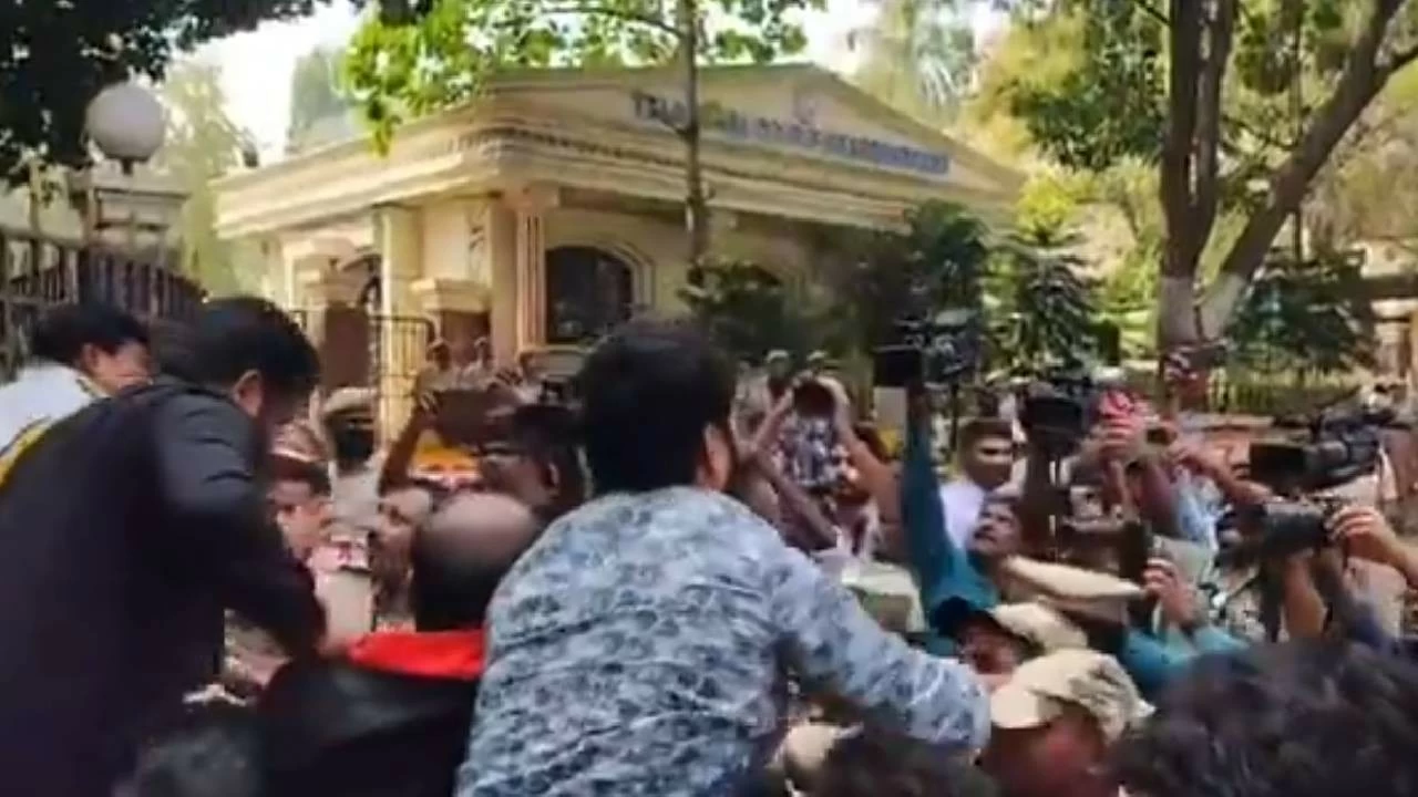 BJP, VHP workers protest at Telangana DGP office.