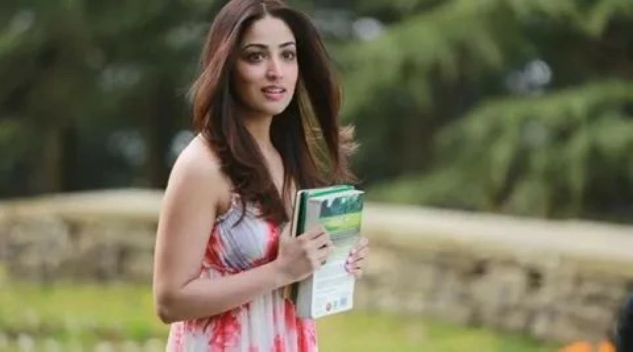 In the movie Kaabil, Yaami played the role of Supriya, a blind yet independent woman, and delivered a heart-wrenching performance marked by vulnerability and strength. Her chemistry with Hrithik Roshan elevated the emotional quotient of the film.  