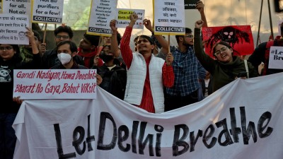 2025-11-18T120025Z_1288747431_RC2YYHAXT52Q_RTRMADP_3_INDIA-POLLUTION-PROTEST