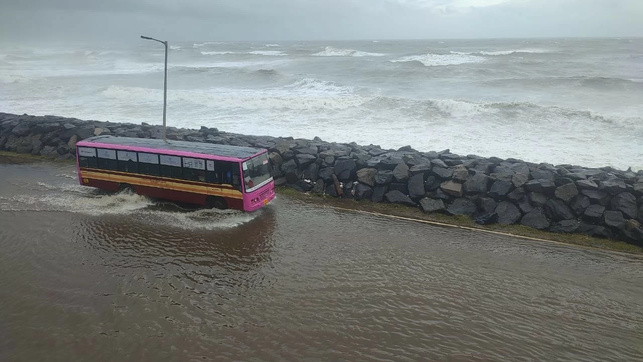 A view of the sea off the Ennore High Road in Chennai on Sunday ahead of Cyclone Ditwah crossing the Tamil Nadu coast.