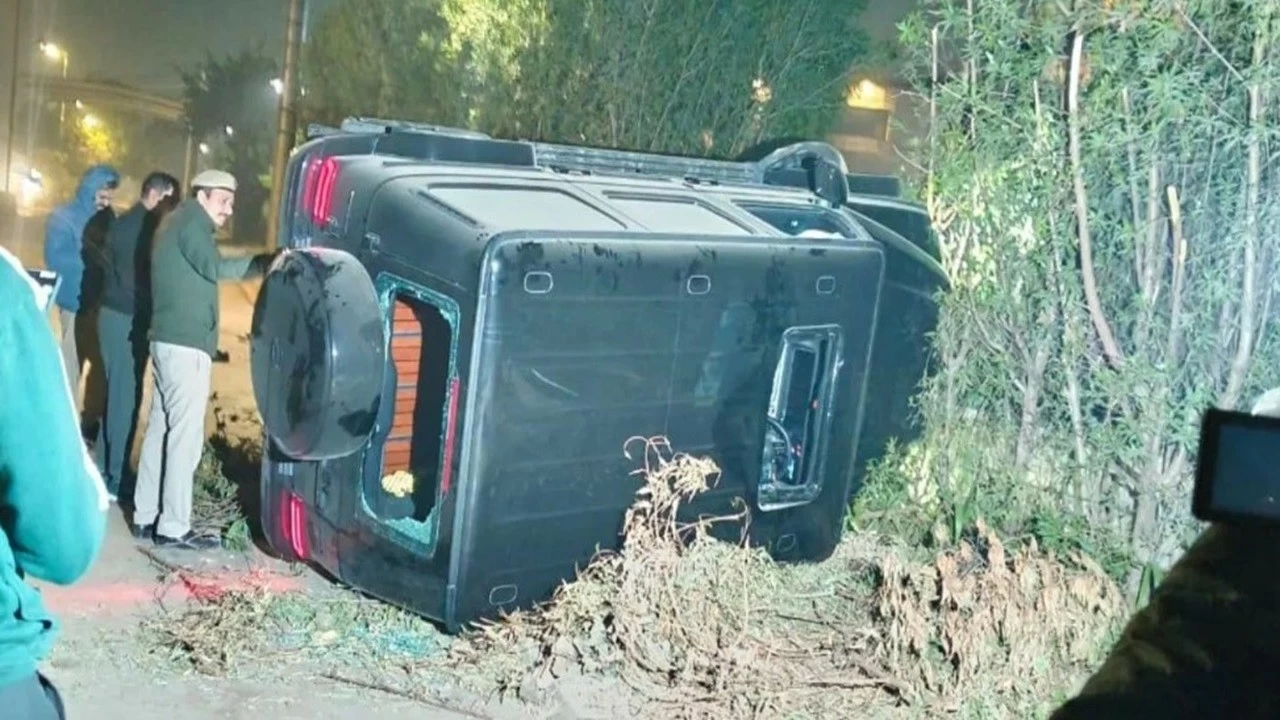 At around 2:33 am, the Vasant Kunj North police station received a PCR call about the road accident.