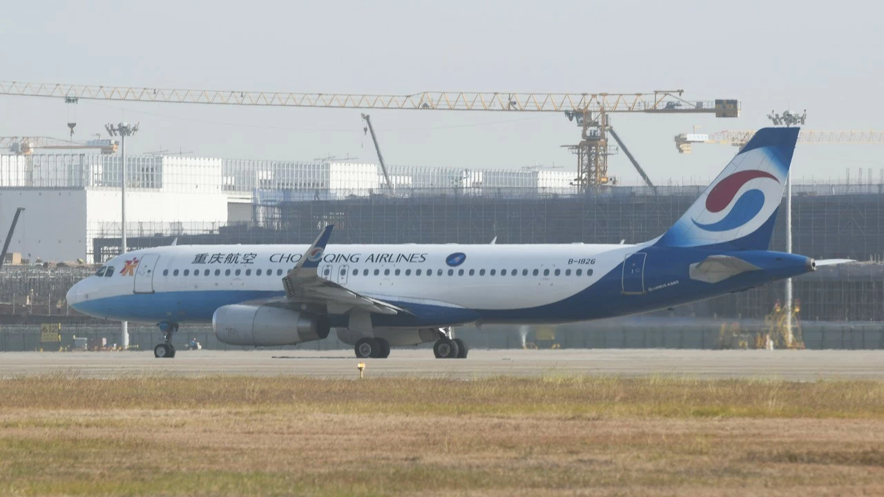 An Airbus A320 aircraft from Hebei Airlines is preparing to take off from Xiaoshan International Airport in Hangzhou, Zhejiang Province, China.