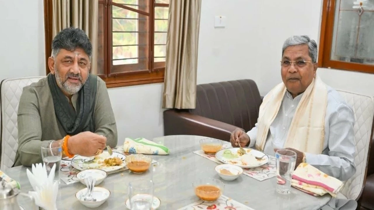 Shivakumar (Left) and CM Siddaramaiah (Right) had a breakfast meeting at letter&#039;s residence on Saturday. 