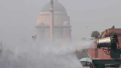 The Congress has slammed both AAP and BJP over Delhi pollution.