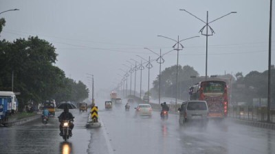 With the circulation lingering close to the Chennai coast, intermittent rains are expected to persist, with heavier spells possible over the northern suburbs.